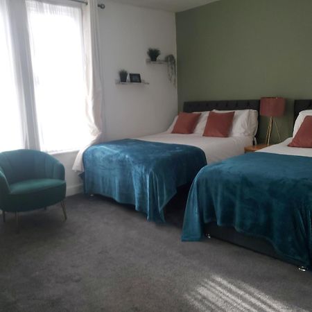 Leeds 4-Bed House - Sleeps 9 Free Parking & Wifiヴィラ エクステリア 写真
