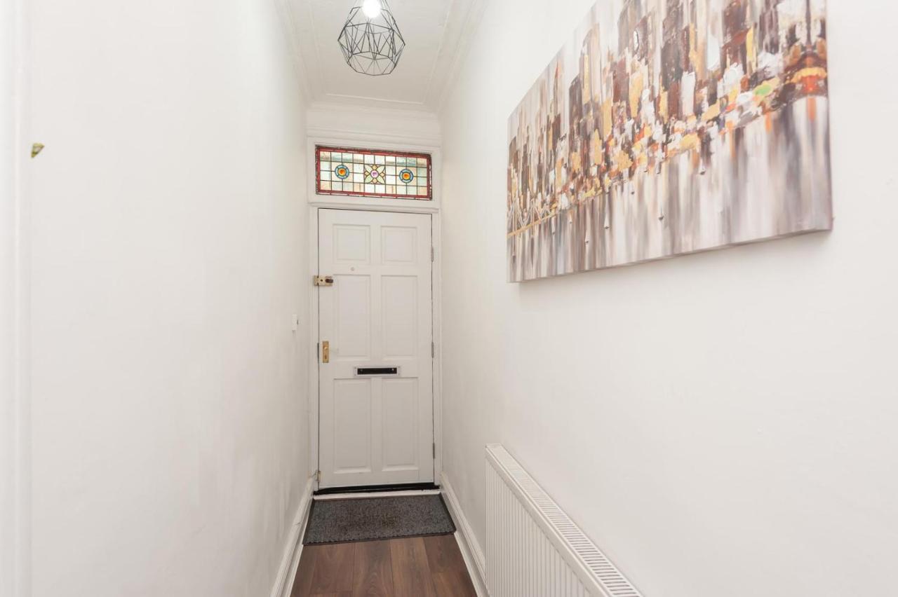 Leeds 4-Bed House - Sleeps 9 Free Parking & Wifiヴィラ エクステリア 写真