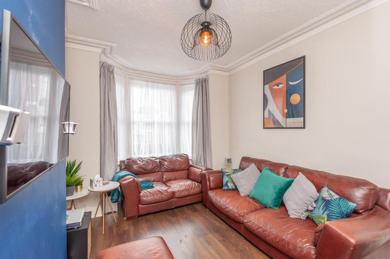 Leeds 4-Bed House - Sleeps 9 Free Parking & Wifiヴィラ エクステリア 写真