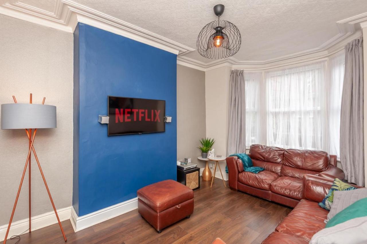 Leeds 4-Bed House - Sleeps 9 Free Parking & Wifiヴィラ エクステリア 写真