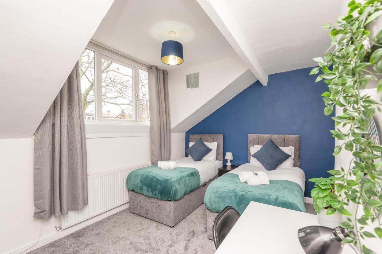 Leeds 4-Bed House - Sleeps 9 Free Parking & Wifiヴィラ エクステリア 写真