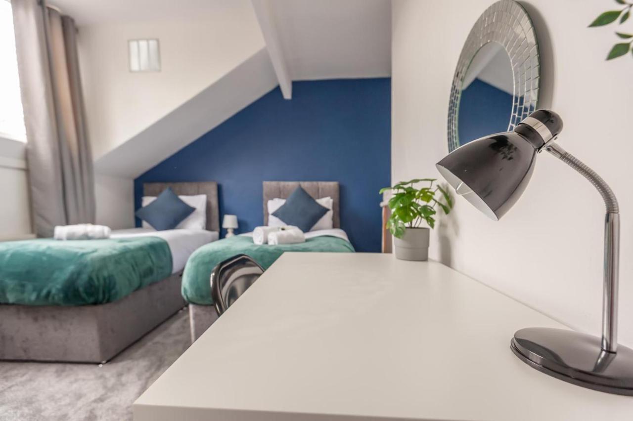 Leeds 4-Bed House - Sleeps 9 Free Parking & Wifiヴィラ エクステリア 写真