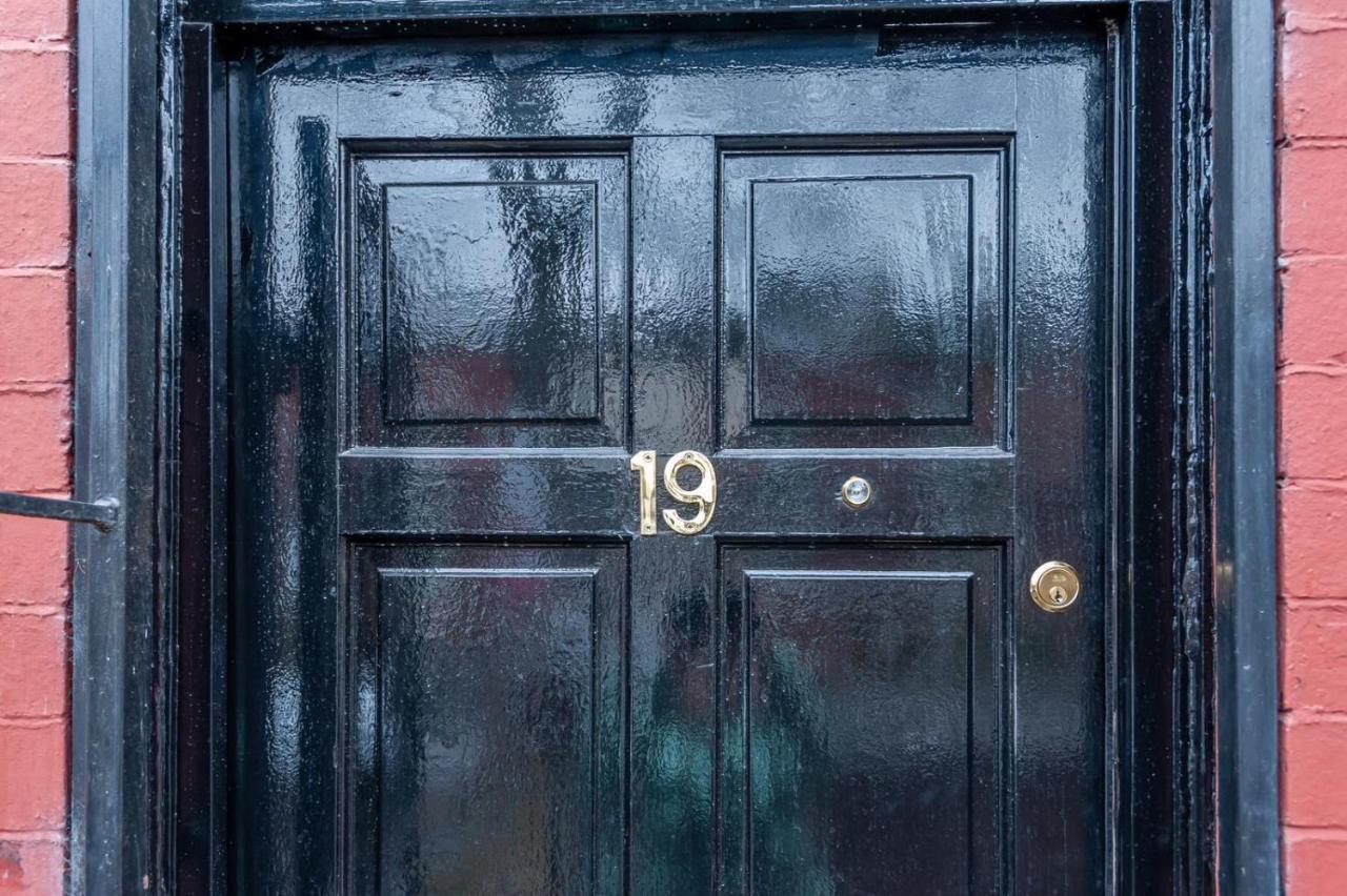 Leeds 4-Bed House - Sleeps 9 Free Parking & Wifiヴィラ エクステリア 写真