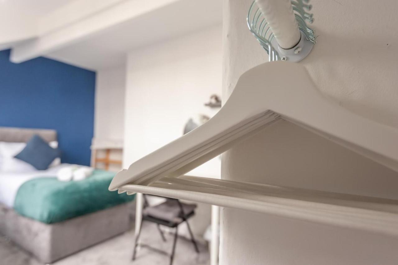 Leeds 4-Bed House - Sleeps 9 Free Parking & Wifiヴィラ エクステリア 写真