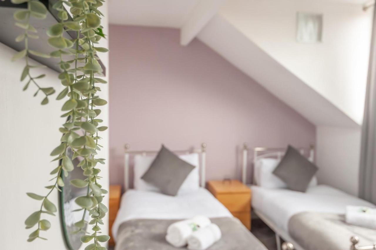 Leeds 4-Bed House - Sleeps 9 Free Parking & Wifiヴィラ エクステリア 写真