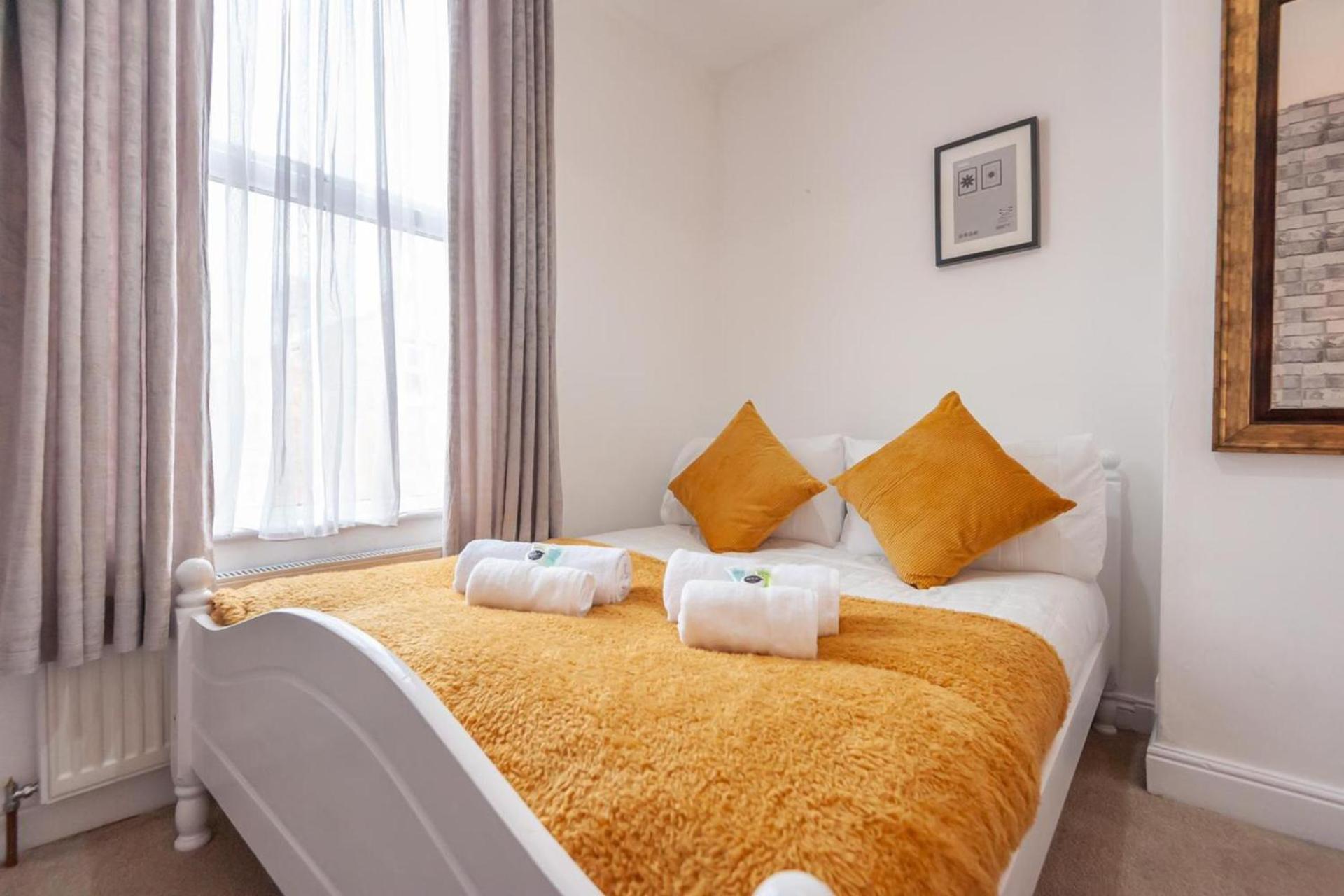 Leeds 4-Bed House - Sleeps 9 Free Parking & Wifiヴィラ エクステリア 写真